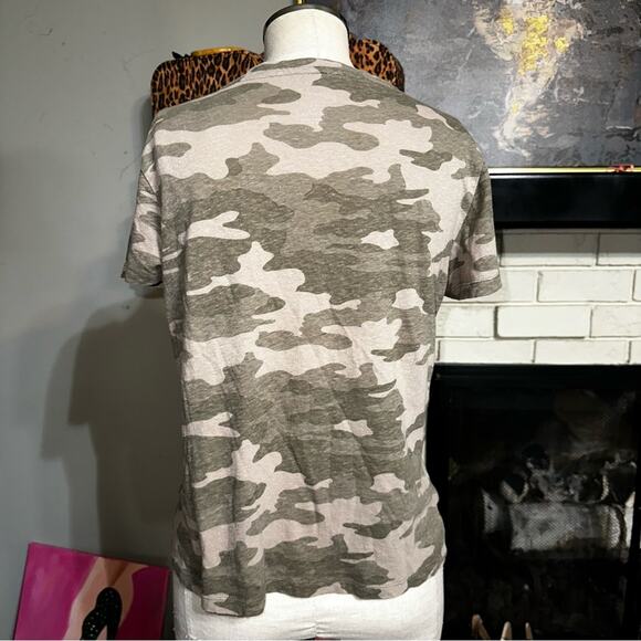 UNIVERSAL THREAD CO Camouflage V-neck T-Shirt Women’s Size Small - Picture 5 of 7